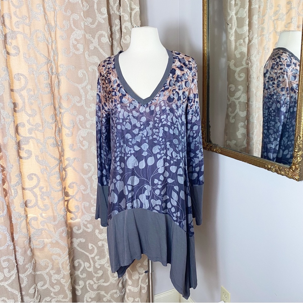 Johnny Was Long-sleeve V m-Neck Gray Vine Print Oversized flowy Tunic Size Small